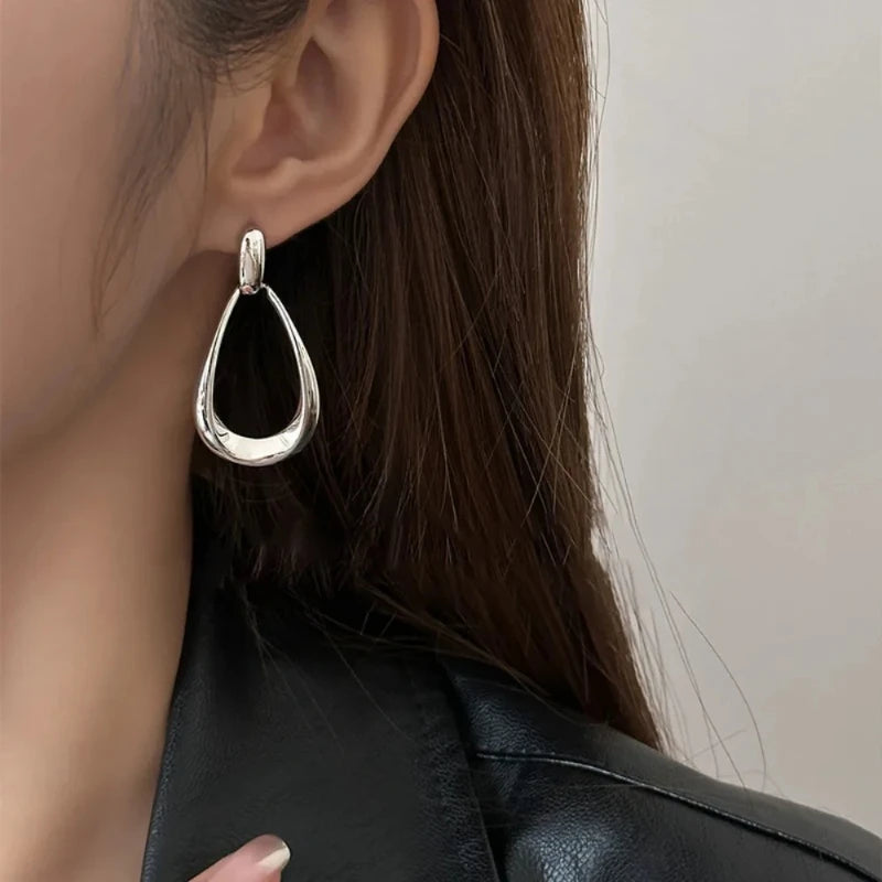 New Minimalism Retro Geometry Hollowed-out Teardrop Shape Dangle Earrings for Women Korean Temperament Jewelry Accessories Gifts